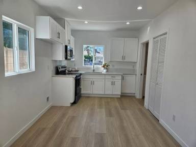 Main picture of 9300 Tamarack Ave