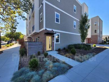 Main picture of 3348 S St