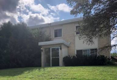 Main picture of 602 Cross Ave S