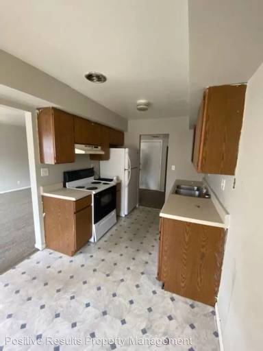 Main picture of 903 W Jackson St