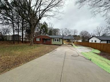 Main picture of 260 Klutz St