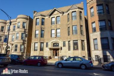 Main picture of 906 W Montrose Ave