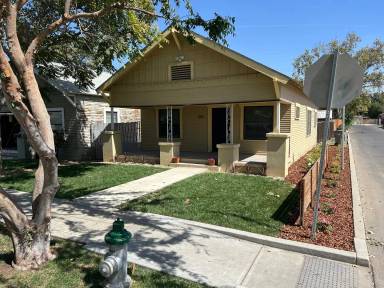 Main picture of 390 N Poplar Ave