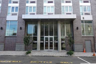 Main picture of 1700 Park Ave
