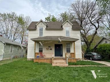 Main picture of 320 S Florence Ave