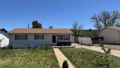 Main picture of 2870 Aster St