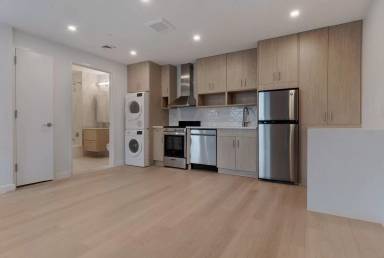 Main picture of 1024 Manhattan Ave