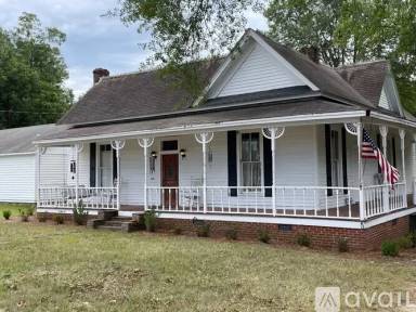 Main picture of 102 Cedar St