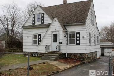 Main picture of 40 Beverly Ave