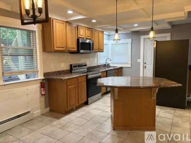 Main picture of 84 Quinapoxet St