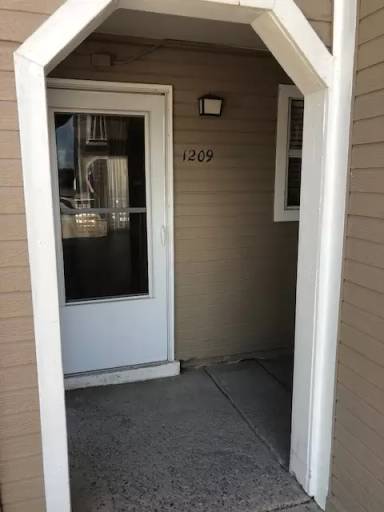 Main picture of 1185 S Gilbert St