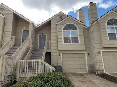 Main picture of 336 Glenn St