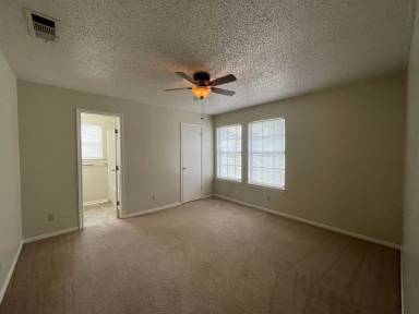 Main picture of 1701 West Ln
