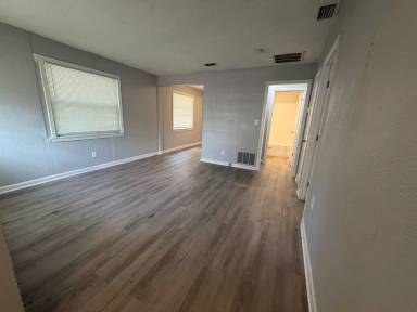 Main picture of 2410 18th Ave S