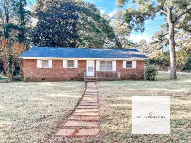 Main picture of 120 Dogwood Ave