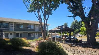 Main picture of 180 Garland Way N