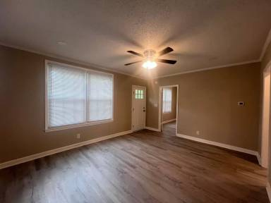 Main picture of 103 Neighborhood St