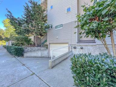 Main picture of 2117 N 107th St