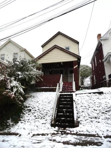 Main picture of 2444 Dewey St