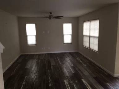 Main picture of 572 River Oaks Dr