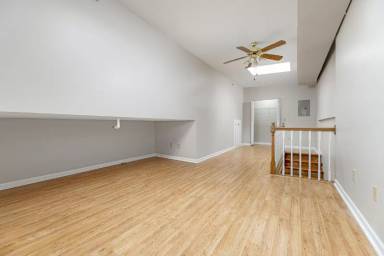 Main picture of 403 S Roan St