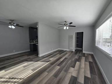 Main picture of 625 E Queen St