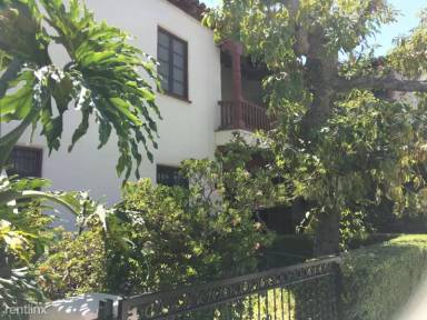 Main picture of 1323 N Mansfield Ave