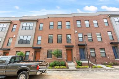 Main picture of 14 Mural Walk NE