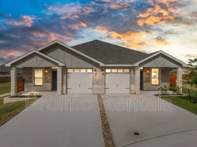 Main picture of 5119 Rose Petal Ct