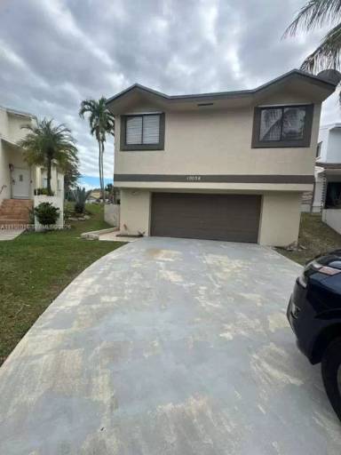 Main picture of 10034 SW 221st St