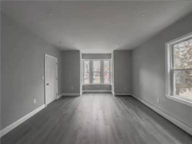 Main picture of 49 Hollis St