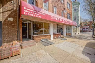 Main picture of 905 Christian St