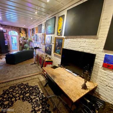 Main picture of 315 Spring St