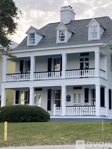 Main picture of 239 E Bay St