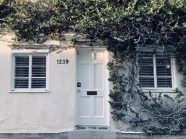 Main picture of 1239 N Crescent Heights Blvd
