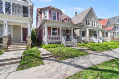 Main picture of 3205 N Bartlett Ave