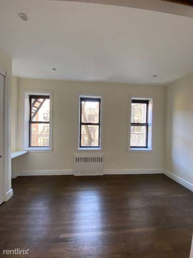 Main picture of 228 E 84th St