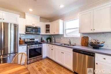 Main picture of 1737 S Longwood Ave