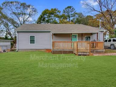 Main picture of 321 Oak St