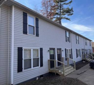 Main picture of 540 Lewis St