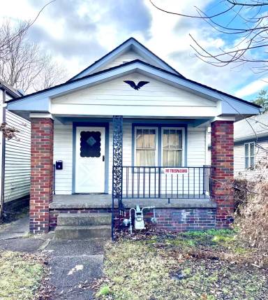 Main picture of 213 E Oregon St