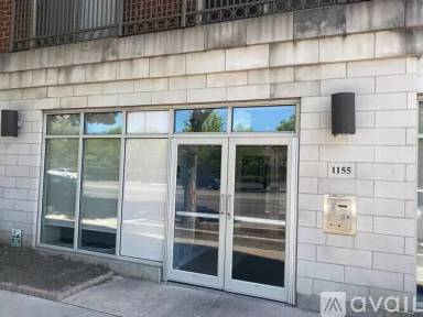 Main picture of 1155 W Roosevelt Rd