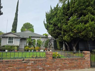 Main picture of 5555 Woodman Ave