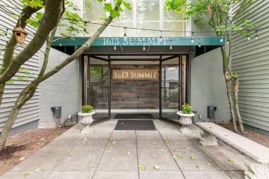 Main picture of 1613 Summit Ave