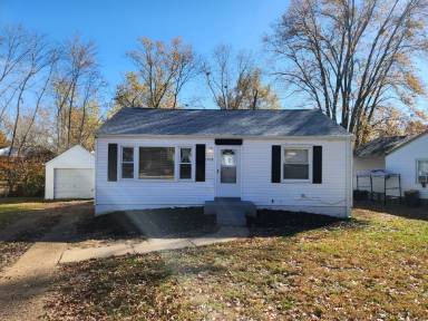 Main picture of 1938 Larch Dr