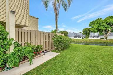 Main picture of 1586 Shaker Cir