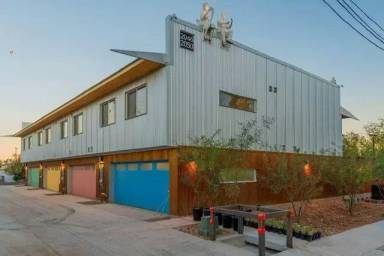 Main picture of 2046 S Forest Ave