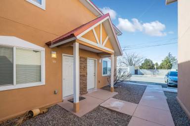 Main picture of 501 505 Girard Blvd