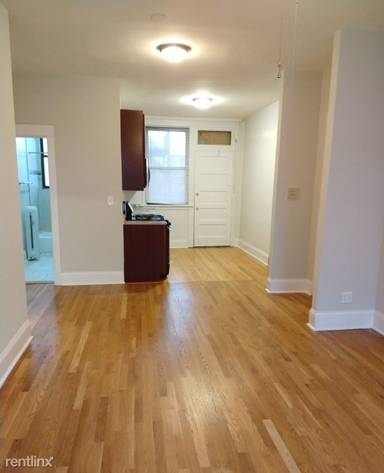 Main picture of 1314 W Waveland Ave