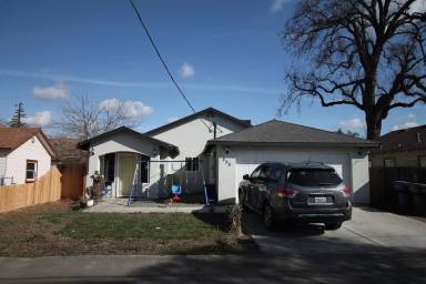 Main picture of 261 N M St